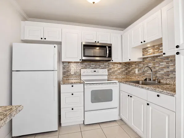 114 Valencia E, Delray Beach, FL 33446