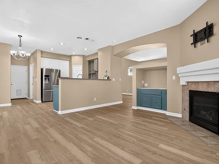 5230 Bay St — Photo 18