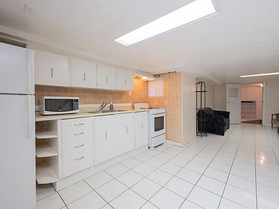2nd image of 429 Montrose Ave