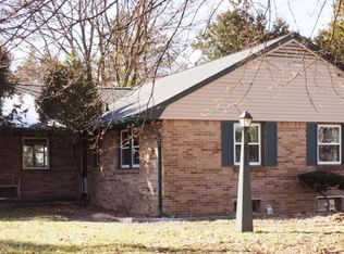 611 Bon Air Rd, Lansing, MI 48917