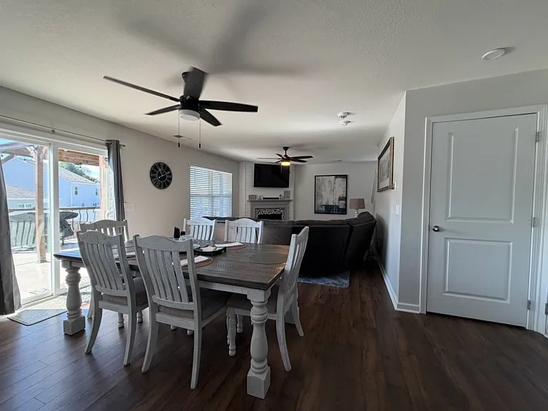 1049 Greenway Dr — Photo 5