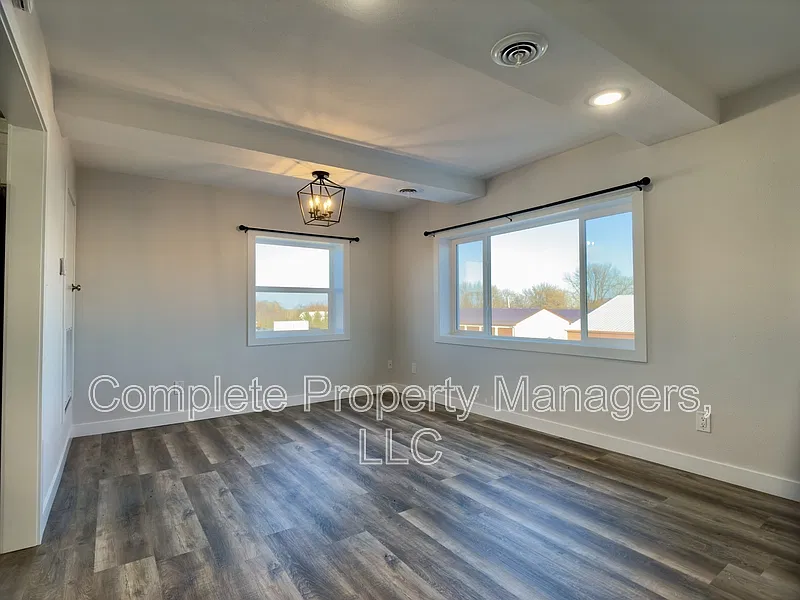2 bed, 1.0 bath, 600 sqft, $1,200 — Photo 2