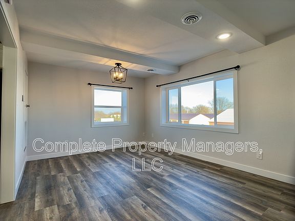 2nd image of 103 Main St E