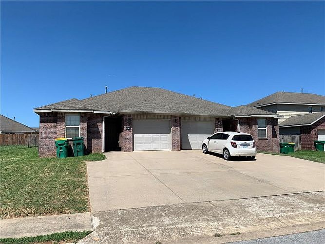2nd image of 1007/1009 Kensington Dr