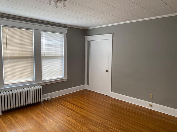 4th image of 829 Edgewood Ave