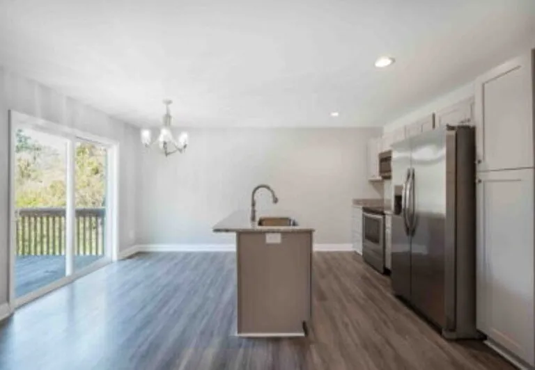 1130 W Indiana Ave — Photo 13
