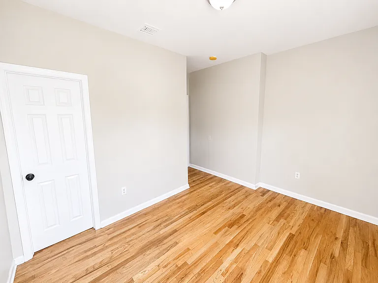 148 Hawthorne — Photo 15