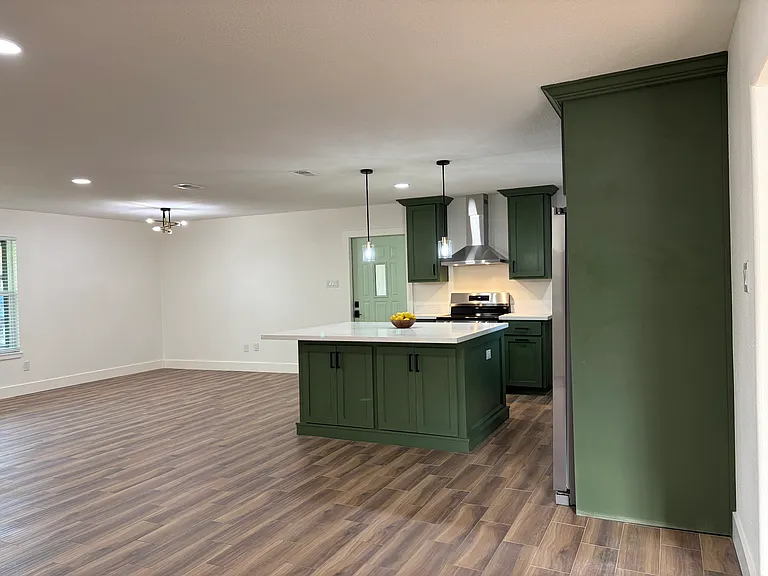 712 Harvey St — Photo 6