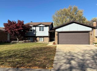 2127 Hopkins Dr, Sterling Heights, MI 48310