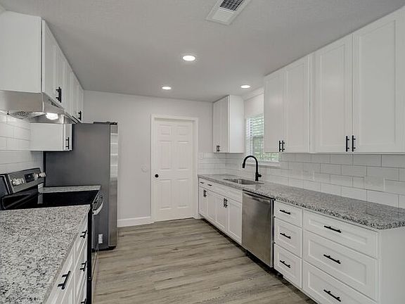 3rd image of 216 Antionette Ln