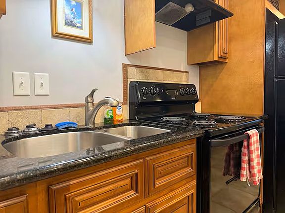 Full kitchen with all kitchenware, dishwasher, microwave, cookware