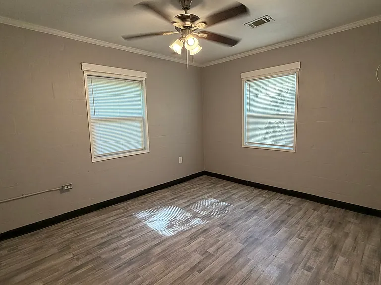 1109 W Wall St — Photo 9