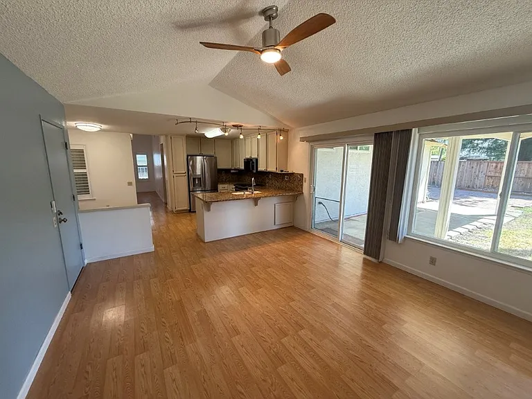 467 Lupine Cir — Photo 35