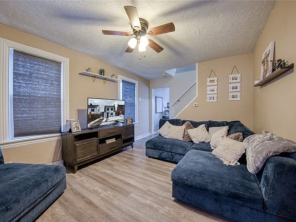 4th image of 1656 Seaton St