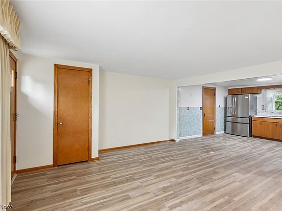4th image of 272 Tolbert St