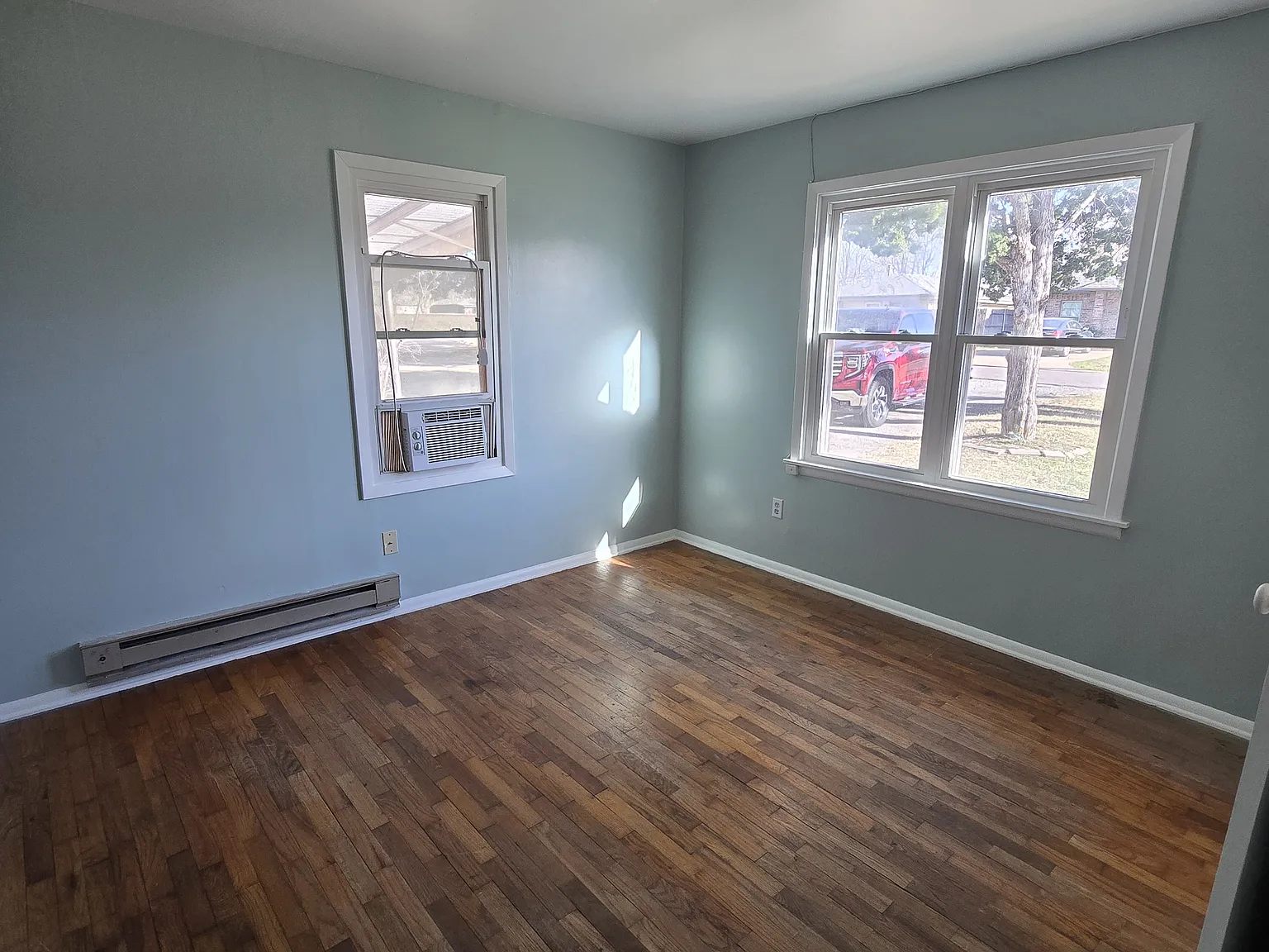 117 W Clegern Ave — Photo 3
