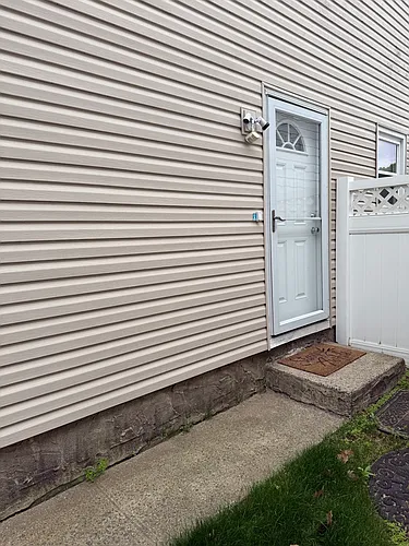 138 Woodbine Ave #1 Photo 1
