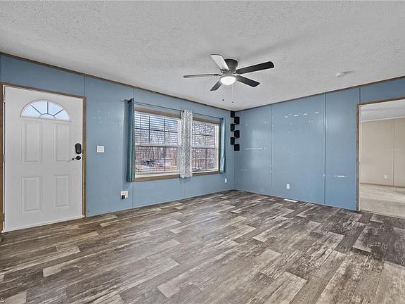 5th image of 182 Pond View Dr