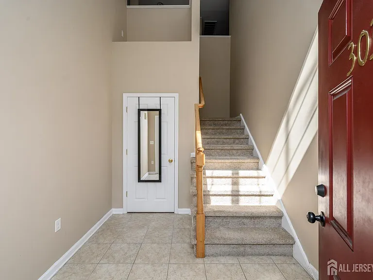 303 Pinelli Dr — Photo 3