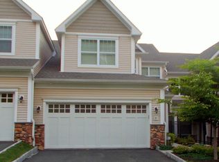 21 Hunting Ridge Ln, Bethel, CT 06801