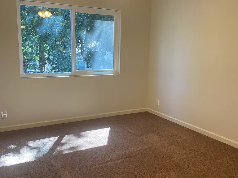 18044 Comstock Ave — Photo 8