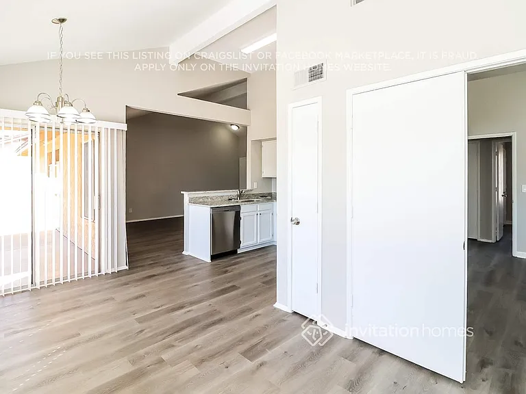 5331 W Voltaire Dr — Photo 7