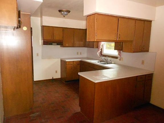 4th image of 8311 Greenwood Ln