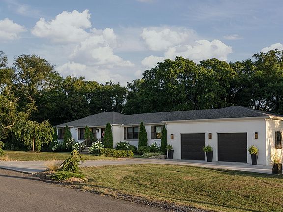 2nd image of 2805 Lincoya Dr