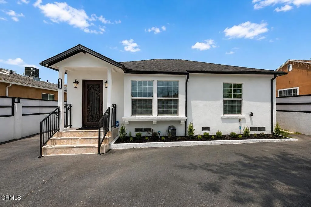 3 bed, 2.0 bath, 1387 sqft, $3,500 — Photo 2