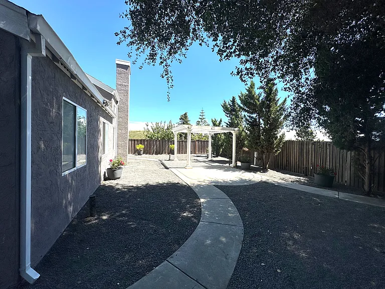 528 Fuchsia Dr — Photo 41