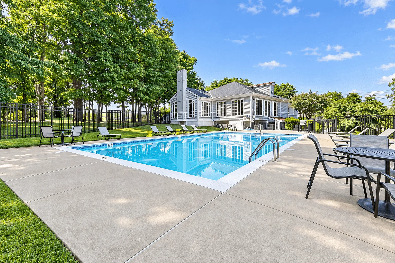 Annapolis Roads Apartments — Photo 4