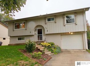 7413 Elm Dr, La Vista, NE 68128