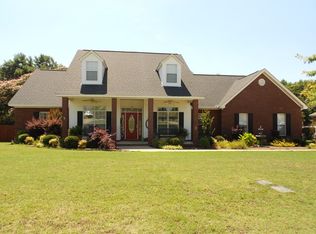 60 Copper Ridge Ct, Deatsville, AL 36022