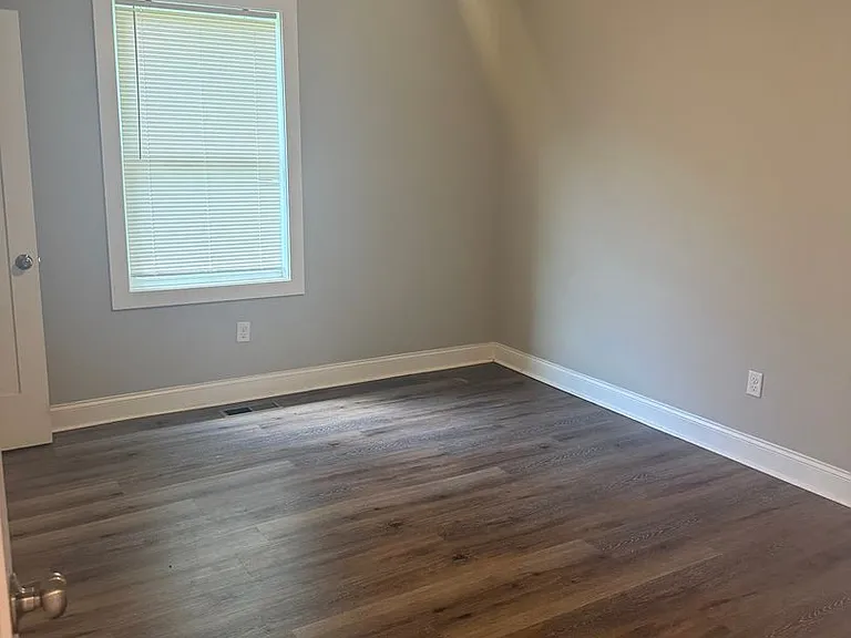 5325 Lee Ave — Photo 5