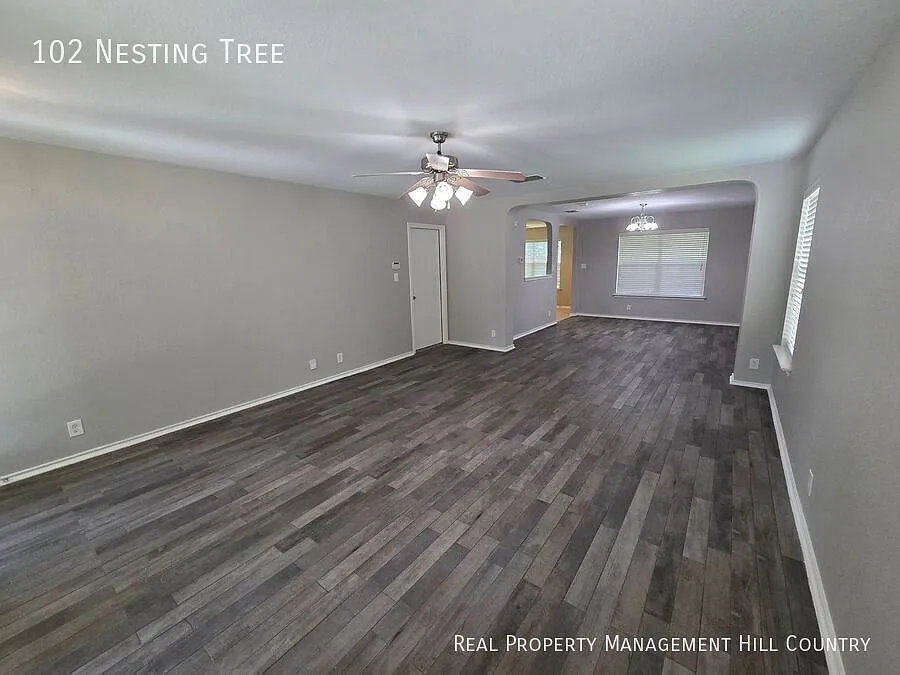 3 Bed / 2 Bath with Spacious Backyard and Kitchen Island — Photo 3