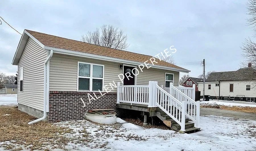 3 Bedroom, newly updated House — Photo 3