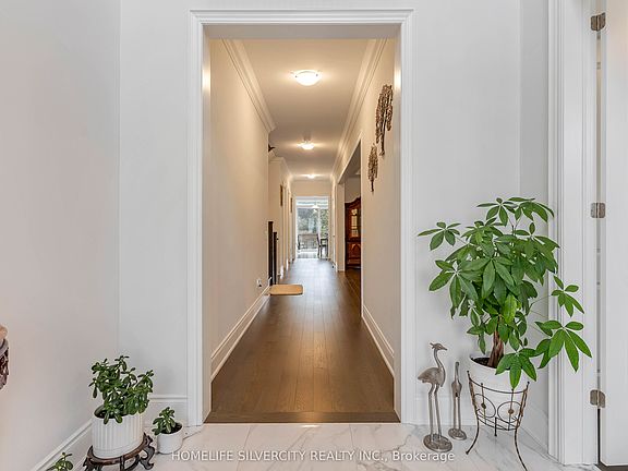 5th image of 71 Raspberry Ridge Ave