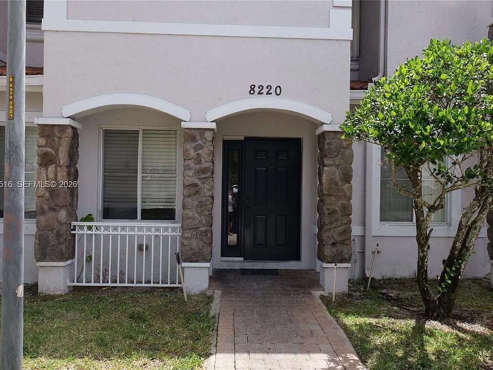 8220 SW 25th Ct