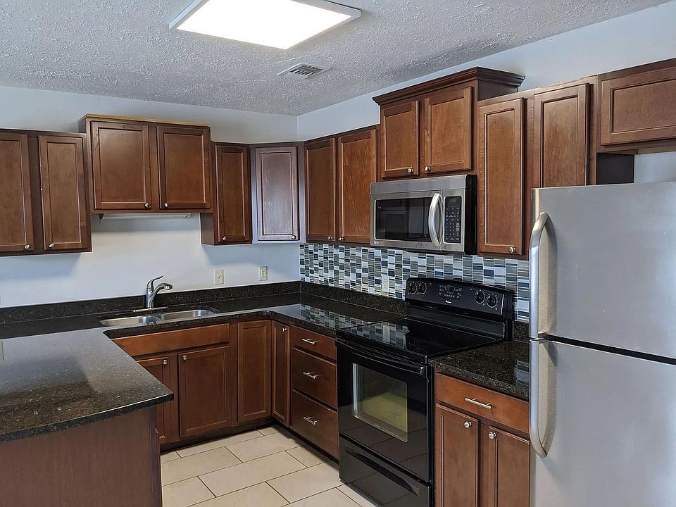 2nd image of 1540 Mulberry Ave APT 3F