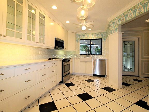 4th image of 6818 Arbor Oaks Dr