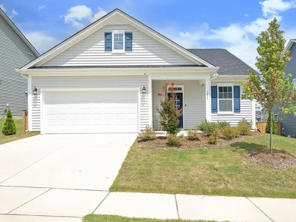 1017 Quindell Dr, Holly Springs, NC 27540