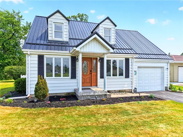 160 Elizabeth St, Hopwood, PA 15445