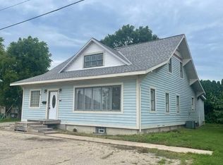 1204 E Walnut St, Nappanee, IN 46550