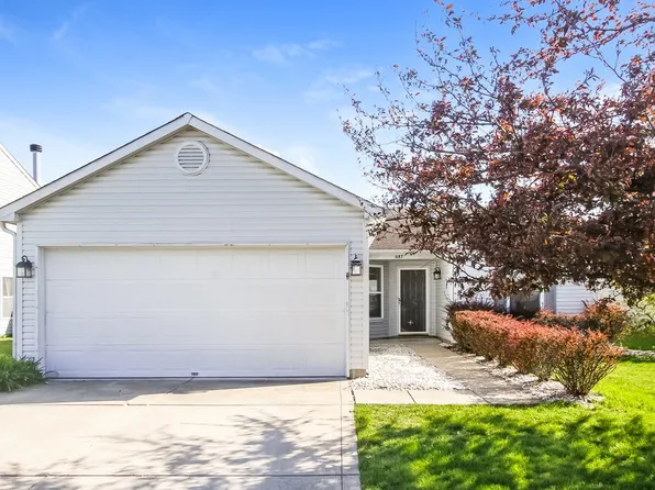 687 Hickory Pine Dr, New Whiteland, IN 46184