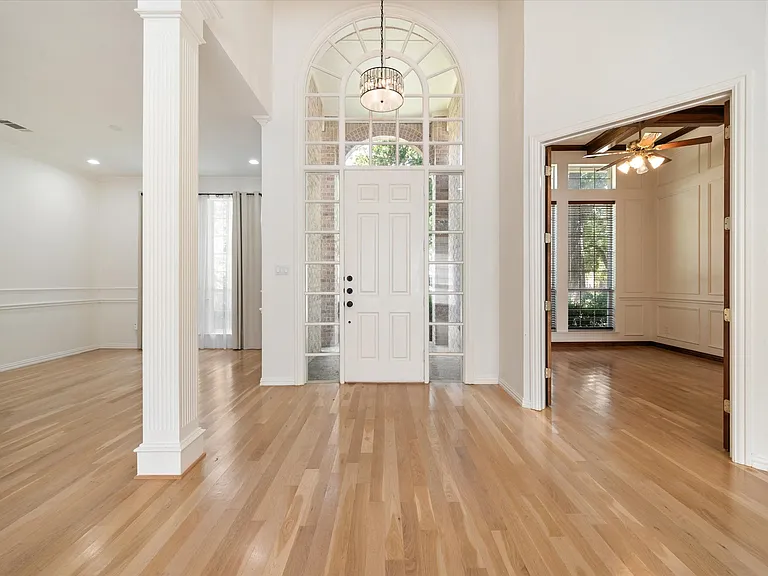 1004 Chimney Hill Trl — Photo 3