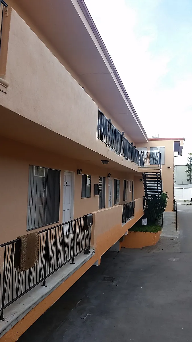 Building Photo - 1745 Colby Ave #7