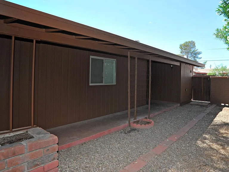 5842 E 4th St — Photo 54