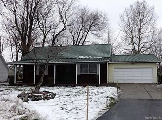 9160 Milton Ln, Clarence, NY 14031