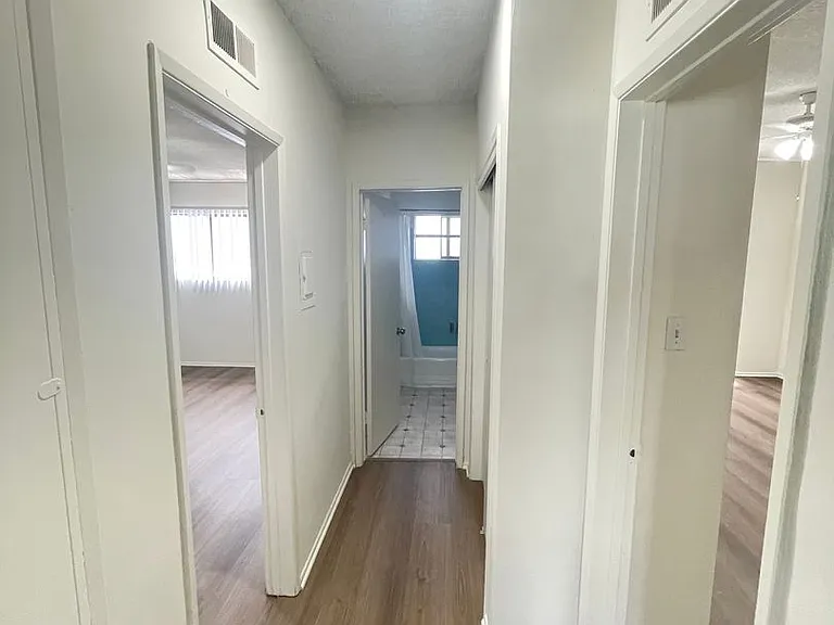 14341 Chandler Blvd — Photo 8