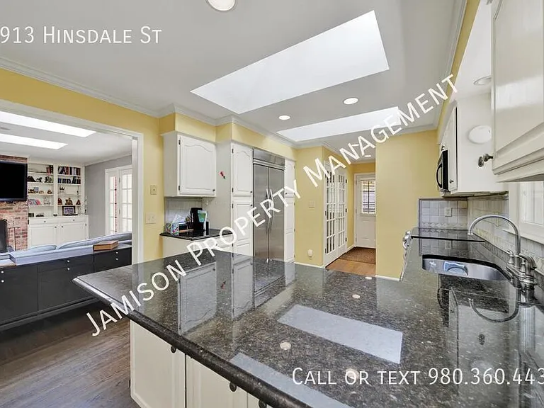 2913 Hinsdale St — Photo 12